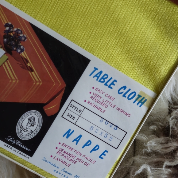 Lady Cristina set of Yellow Linen Tablecloth and 4 Napkins - Picture 2 of 13